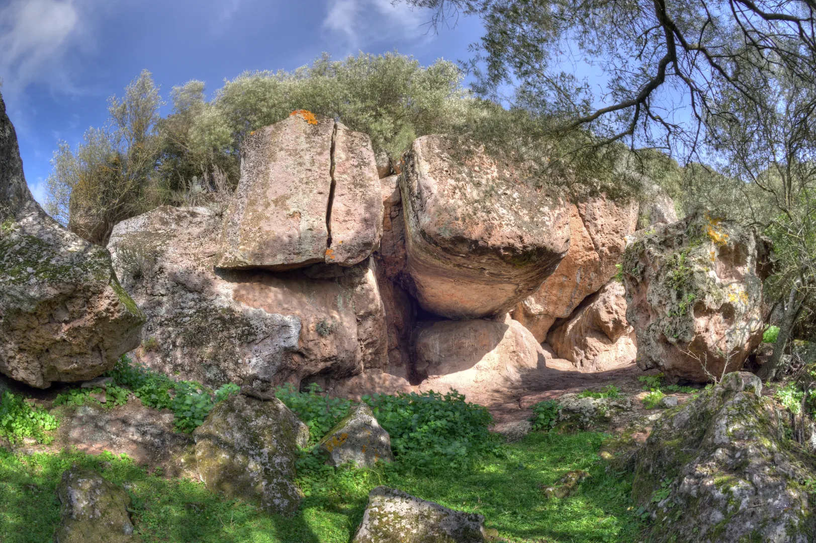 Riparo di Luzzanas - Ingresso della grotta